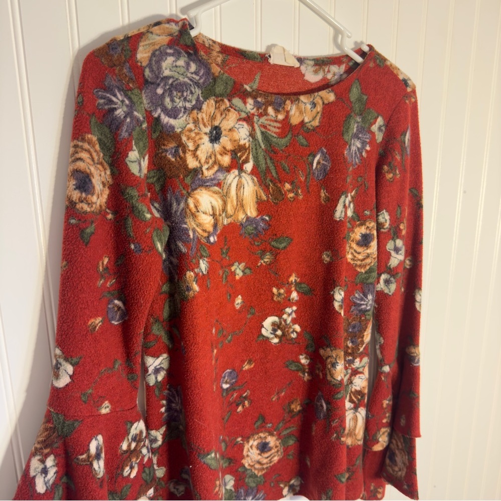 Women’s 143 Story by Line Up Floral Long Sleeve with Tiered Bell Sleeves - Picture 2 of 10